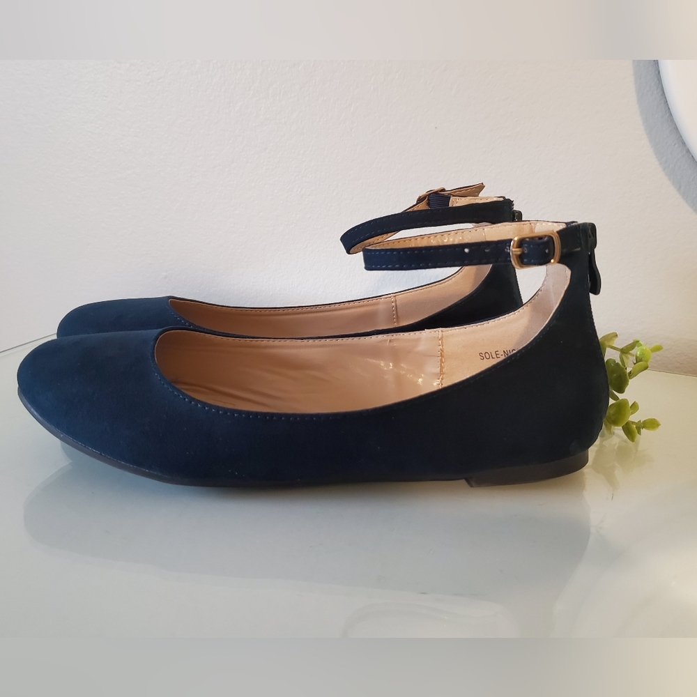 Womens size 9 dream pairs black flats with ankle strap